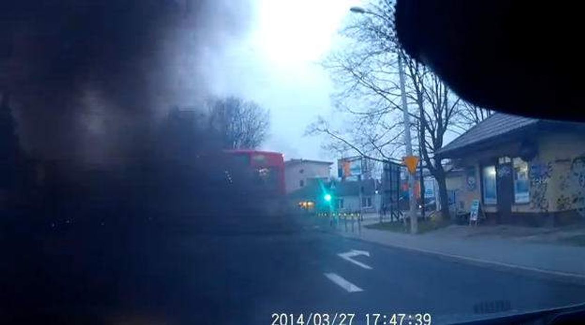 "Zasłona dymna" w autobusie linii 29 (wideo)