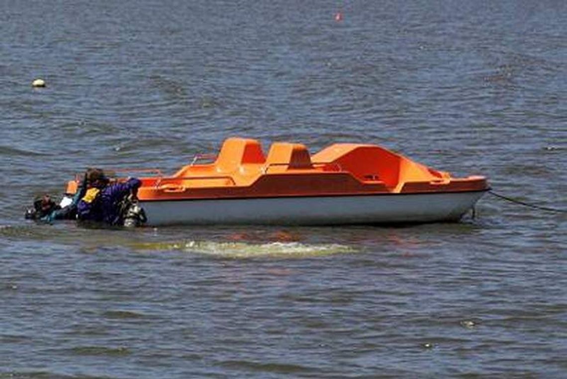 Zasnął na rowerze wodnym i zsunął się do jeziora