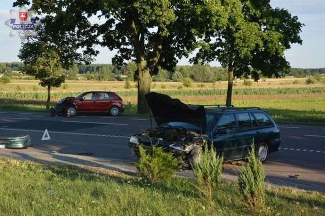 Zasnął za kierownicą i uderzył w samochód. Cztery osoby w szpitalu Zasnął za kierownicą i uderzył w samochód. Cztery osoby w szpitalu