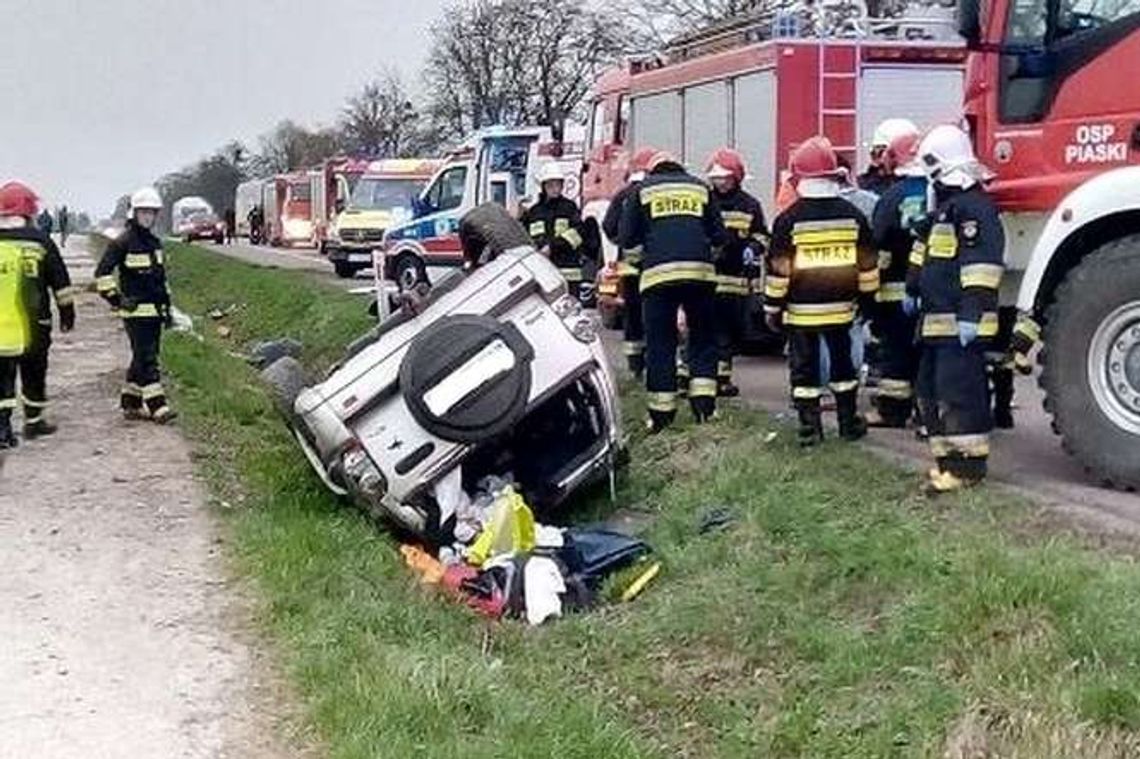 Zasnął za kierownicą. Pięć osób rannych w wypadku na DK17 [aktualizacja, zdjęcia]