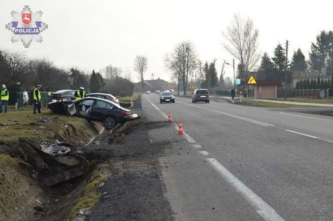 Zasnęła w czasie jazdy i wpadła do rowu. Dwie osoby w szpitalu