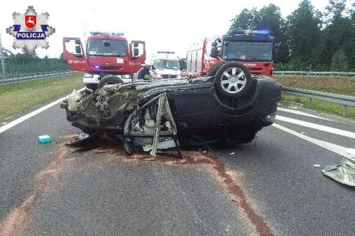 Zasnęła za kierownicą i dachowała. W aucie była 10-latka