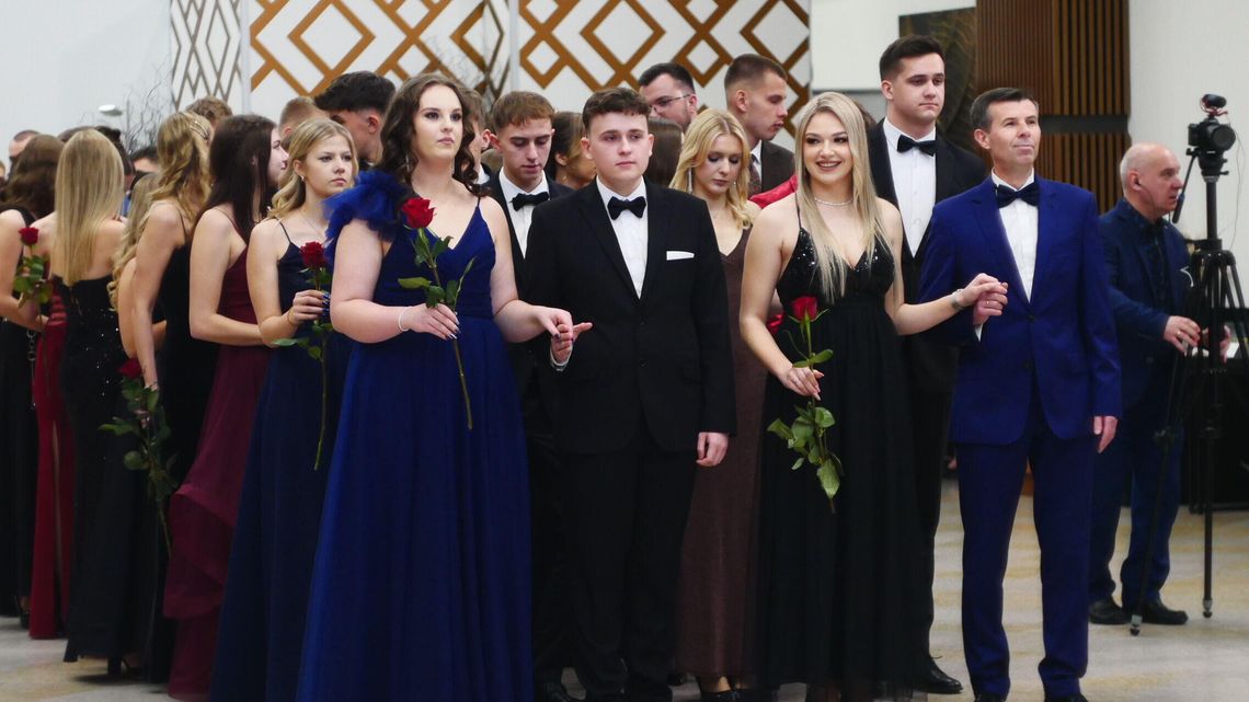 Zatańczyli aż miło. Studniówka Zespołu Szkół nr 1 im. Władysława Grabskiego w Lublinie Zatańczyli aż miło. Studniówka Zespołu Szkół nr 1 im. Władysława Grabskiego w Lublinie