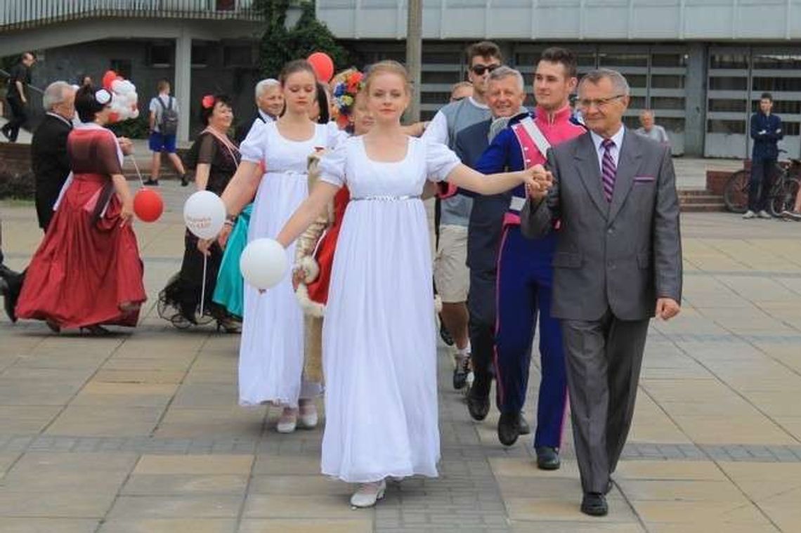 Zatańczyli poloneza na rozpoczęcie Dni Puław. Program imprezy