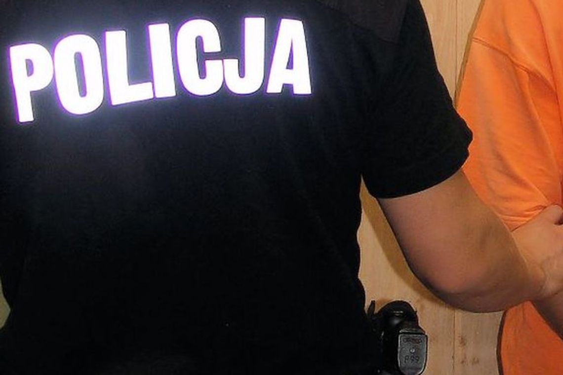 Zatrzymał pijanego kierowcę. Pomogli policjanci z konwoju Zatrzymał pijanego kierowcę. Pomogli policjanci z konwoju