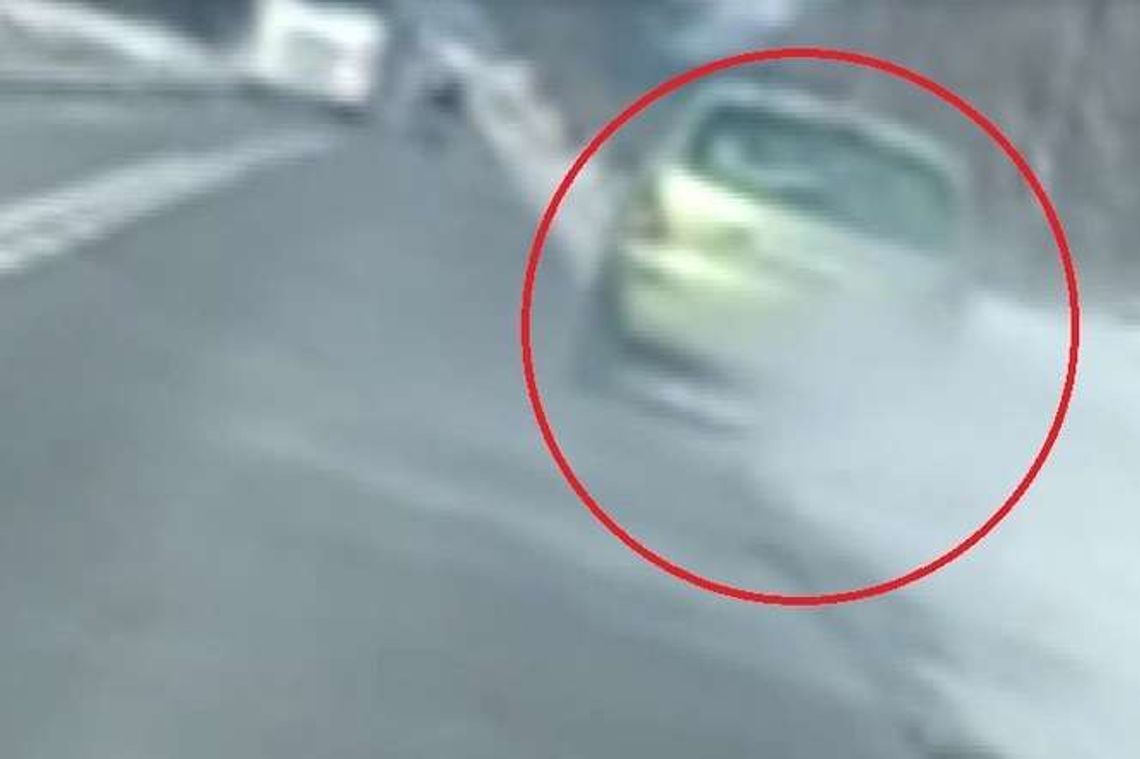 Zatrzymali kierowcę, który jechał w bardzo dziwny sposób [wideo]