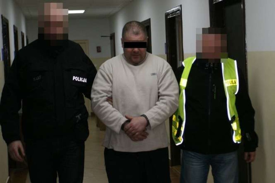 Zatrzymali szefa fałszywych wnuczków i jego kompanów. Oszuści ukradli 120 tys. zł