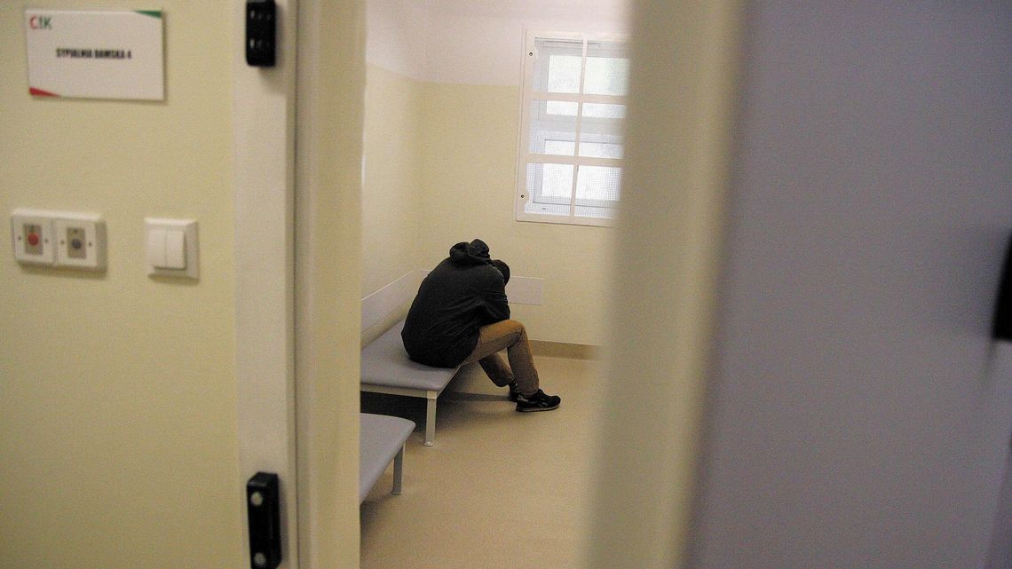 Zatrzymany zanim trafi do policyjnego aresztu musi być zbadany. Dlaczego z Lublina wożą ich aż do Łęcznej?