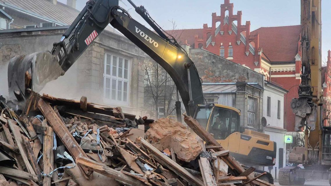 Zawaliła się ściana jednej z kamienic. Trwa rozbiórka budynku Zawaliła się ściana jednej z kamienic. Trwa rozbiórka budynku