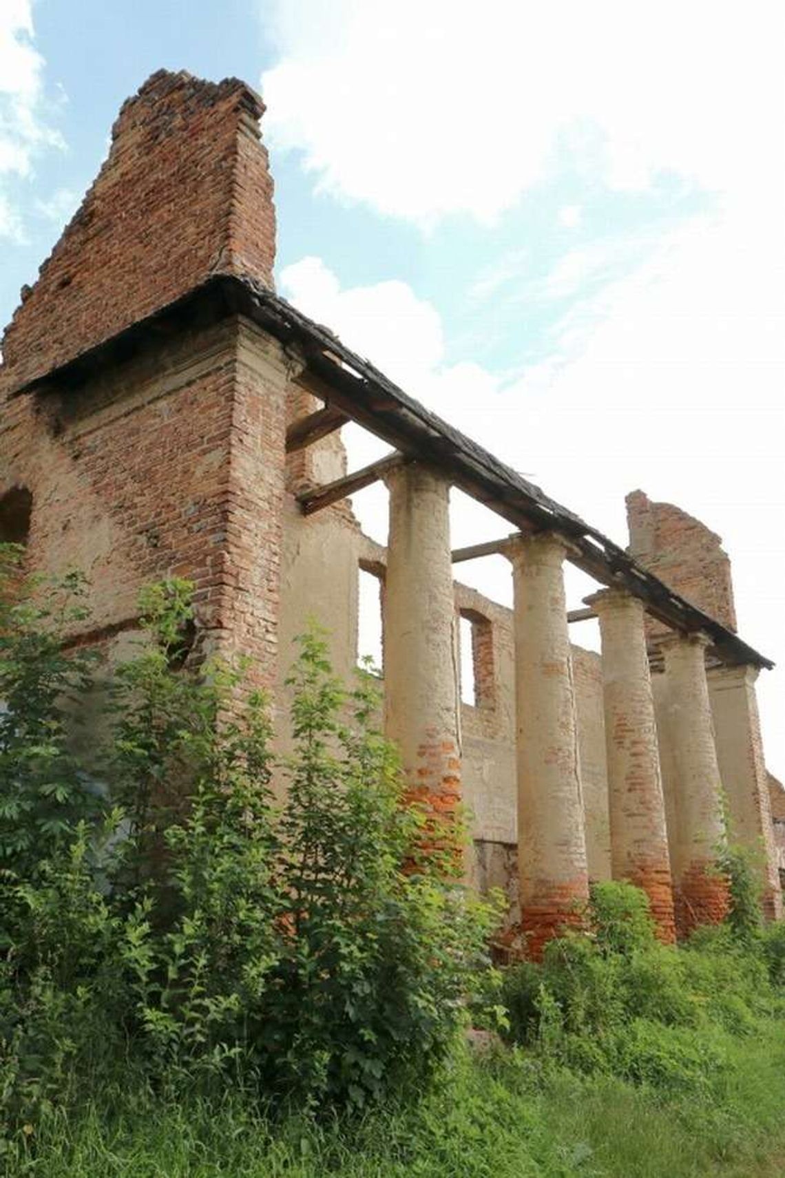 Zawieprzyce: Chcą kupić zabytkową oranżerię