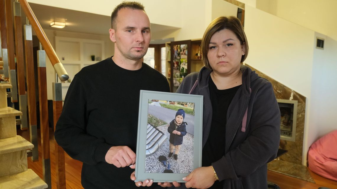 Zawieźli chore dziecko do szpitala. Kilka godzin po wypisie, 1,5-roczny Ksawery zmarł w domu