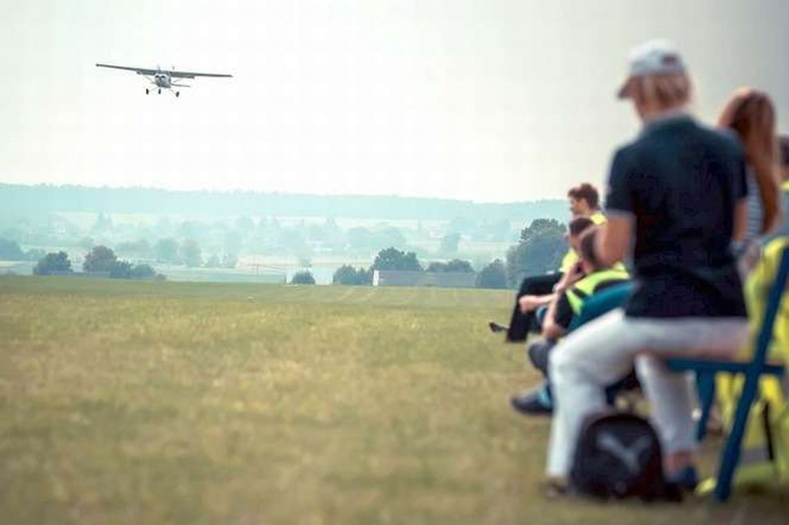 Zawody samolotowe i trening kadry w Depułtyczach Królewskich. Tak PWSZ świętuje 15-lecie