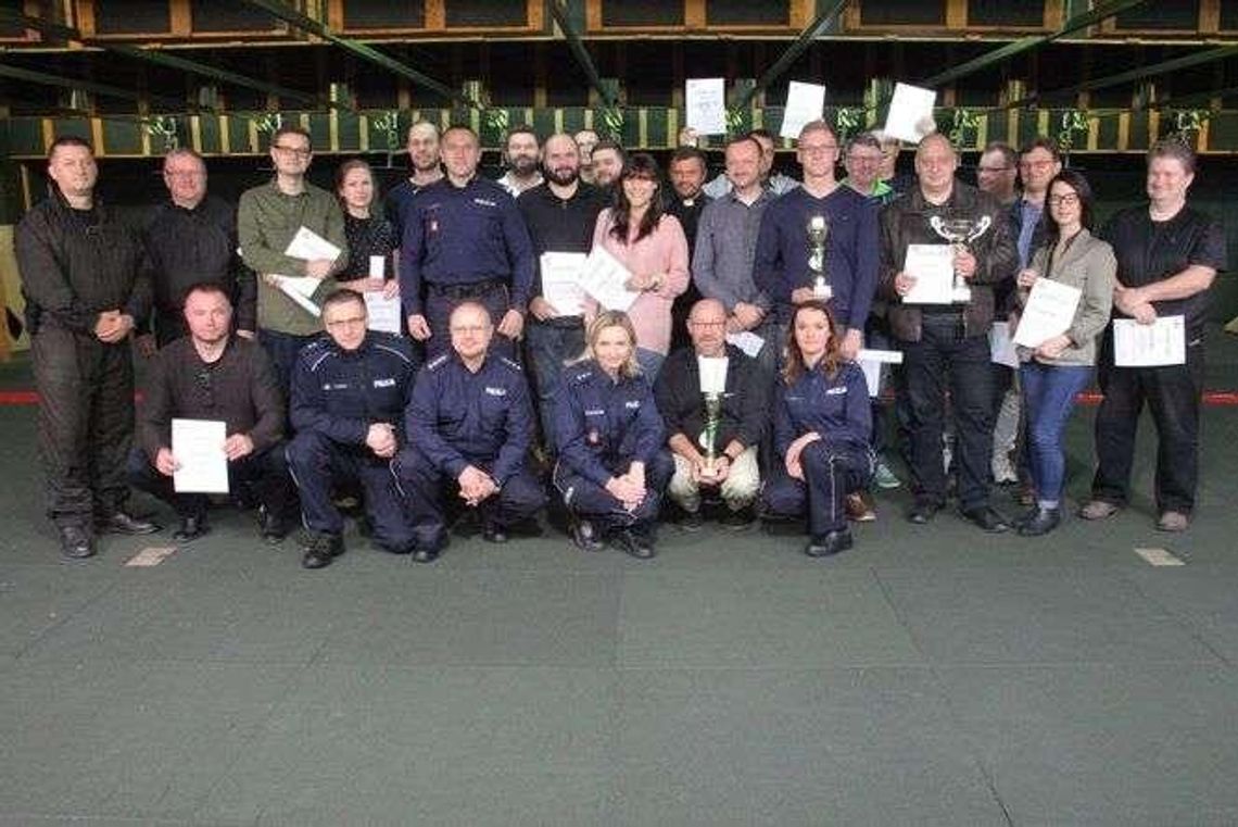 Zawody strzeleckie dla dziennikarzy. II miejsce Dziennika Wschodniego