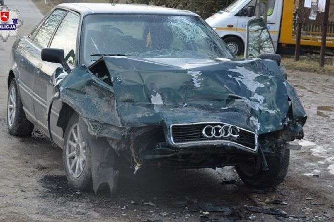 Zawracał i nie spojrzał, że jedzie za nim audi. Jedna osoba ranna 