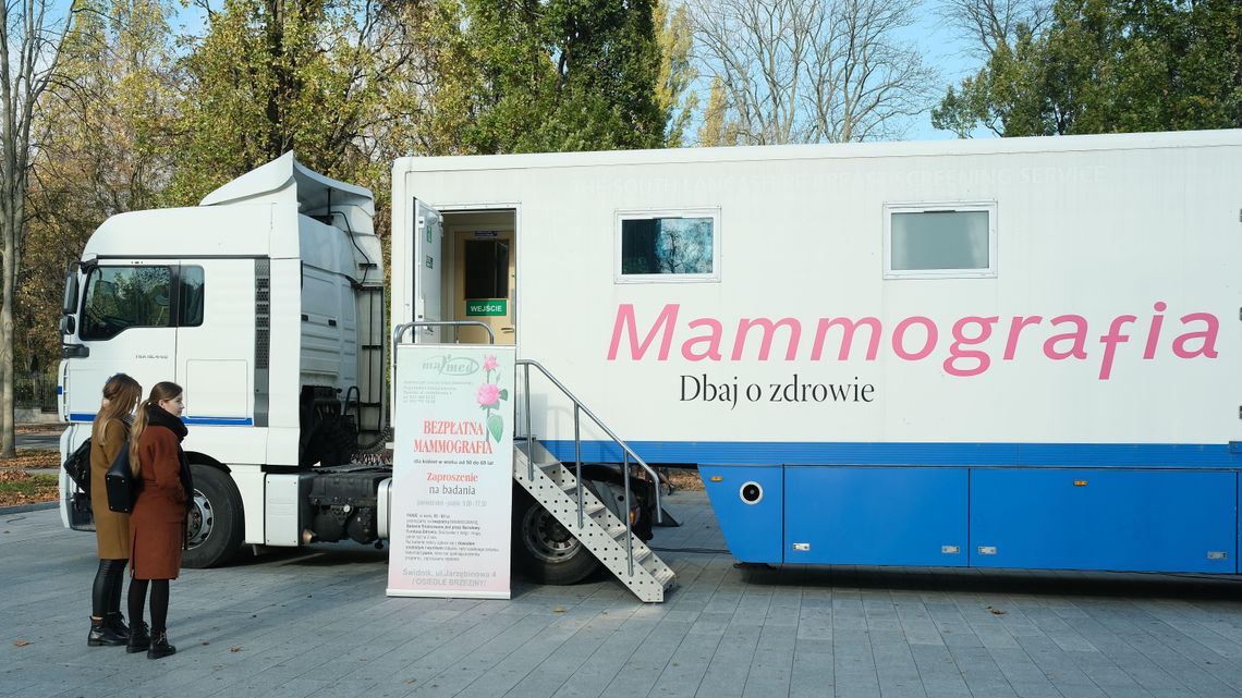 Zbadaj piersi w busie. Tu go znajdziesz