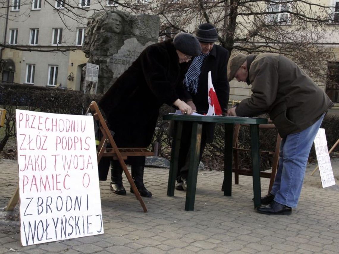 Zbierali podpisy. Chcą Dnia Pamięci Męczeństwa Kresowian