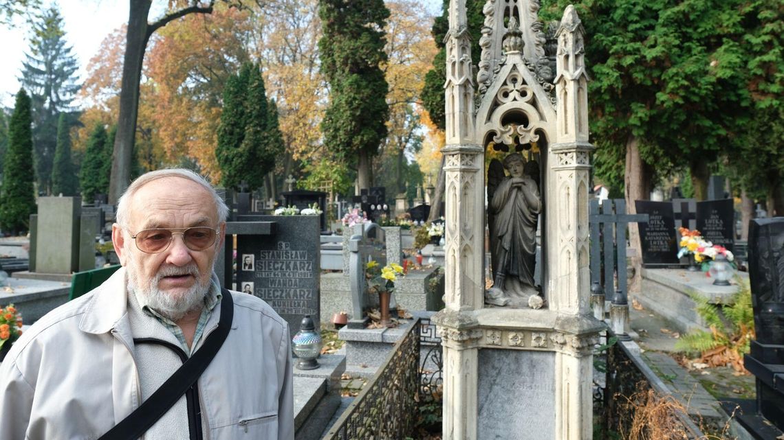 Zbiórka na zabytkowe nagrobki na cmentarzu przy ul. Lipowej. Przygody anielskiej głowy