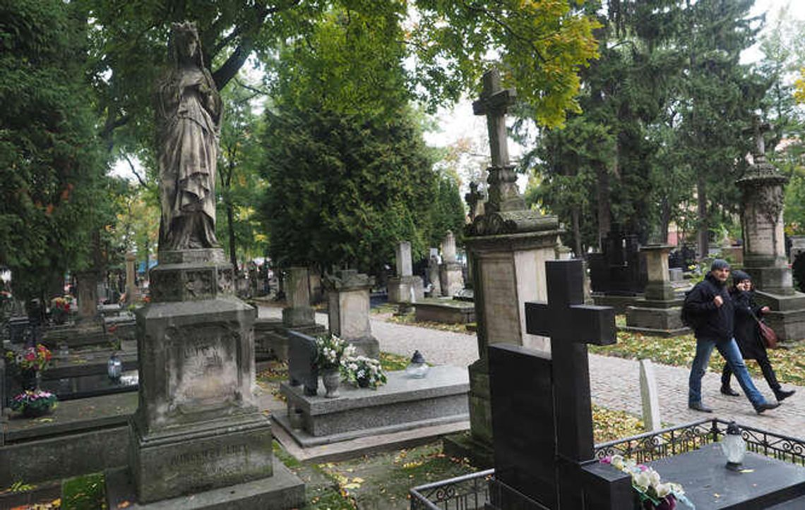 Zbiórka na zabytkowe nagrobki w Lublinie. Szukają kwestarzy Zbiórka na zabytkowe nagrobki w Lublinie. Szukają kwestarzy