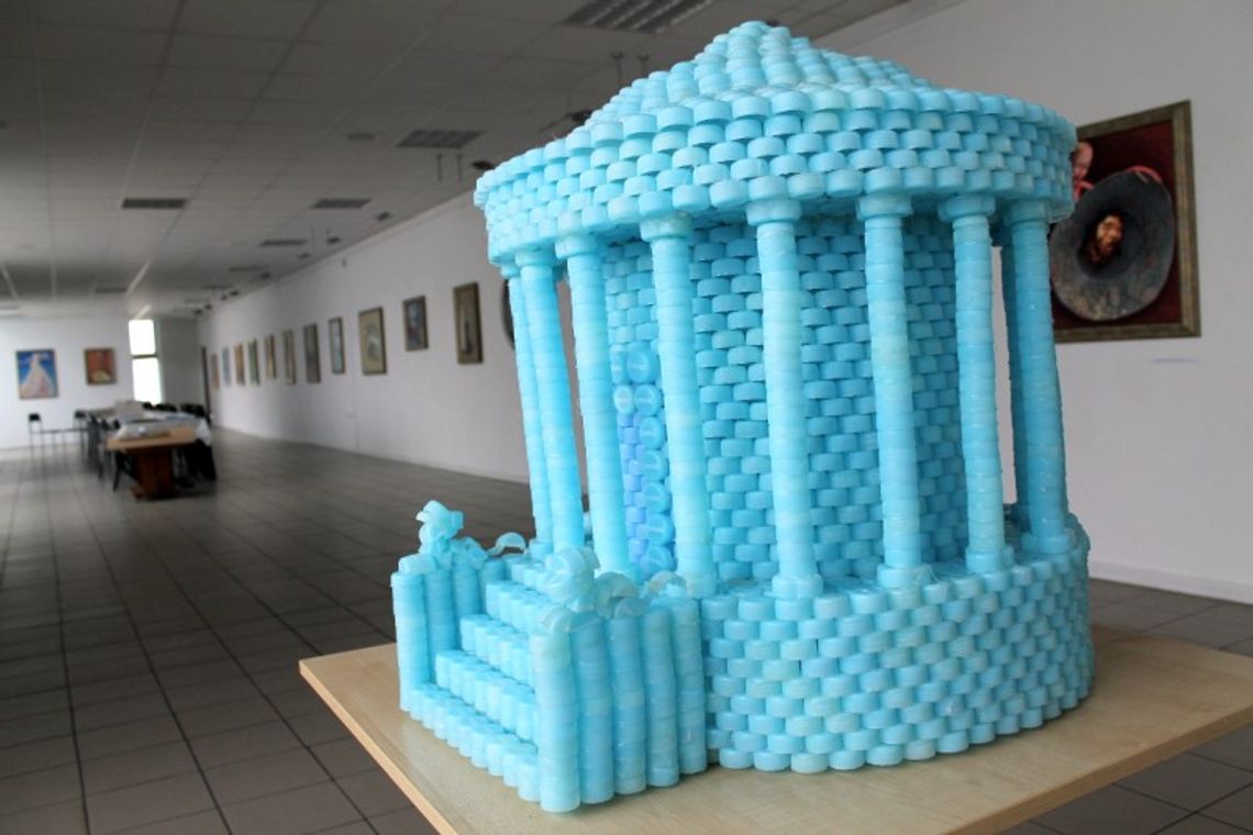 Zbudował Świątynię Sybilli z 3 tys. nakrętek po Cisowiance