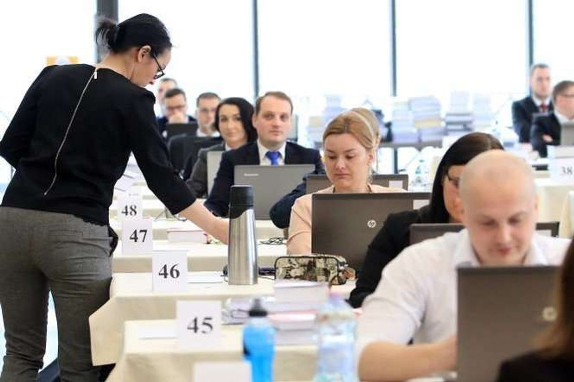 Zdają egzamin na radców prawnych. Ponad 130 kandydatów w Lublinie [zdjęcia]