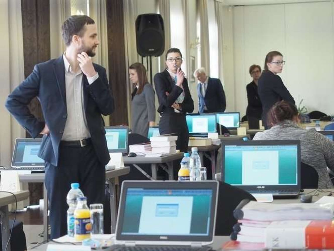 Zdają egzaminy na radców prawnych. 150 kandydatów w Lublinie