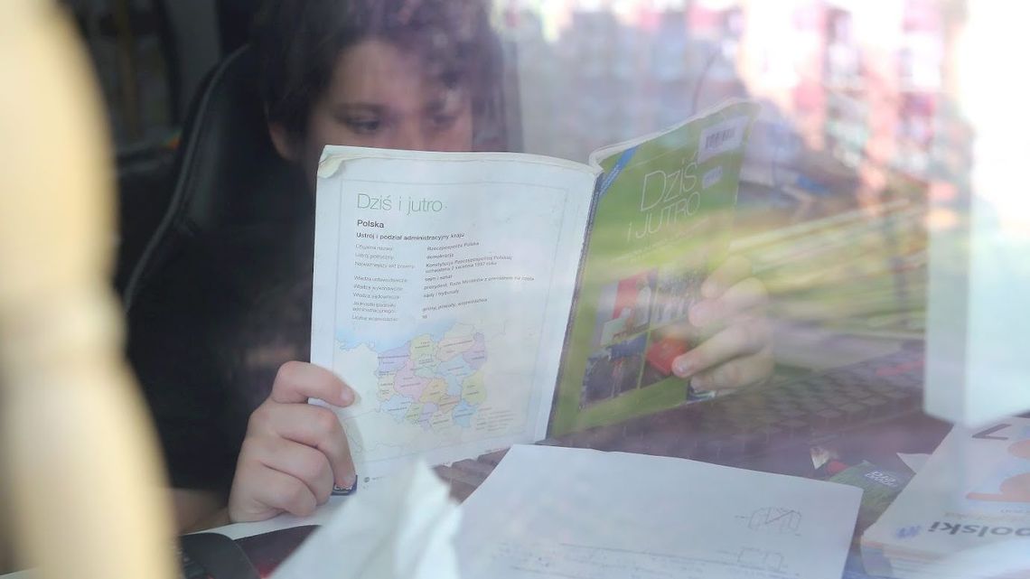 Zdalna nauka daje w kość uczniom. "Prawie połowa odczuwa bóle głowy, kręgosłupa, oczu"