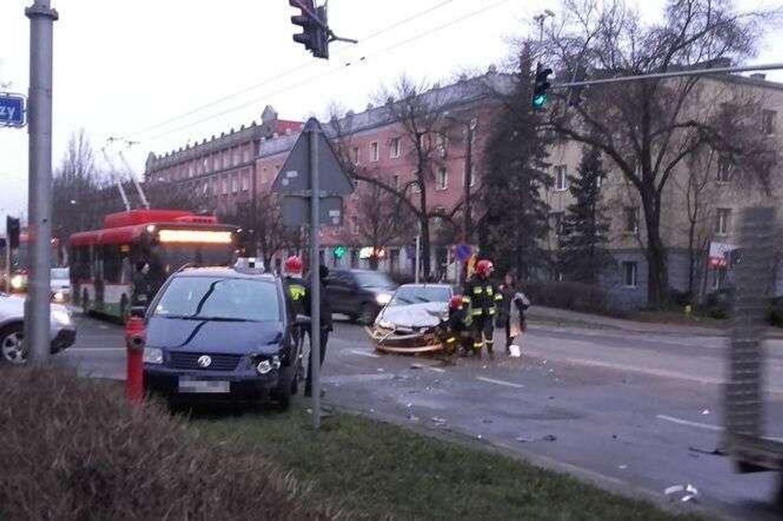 Zderzenie aut na Al. Racławickich. Były utrudnienia 