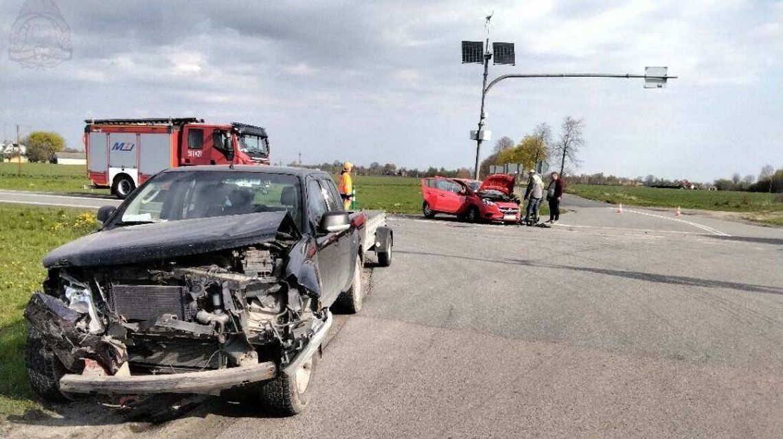 Zderzenie aut w Bezwoli. Jedna osoba została poszkodowana