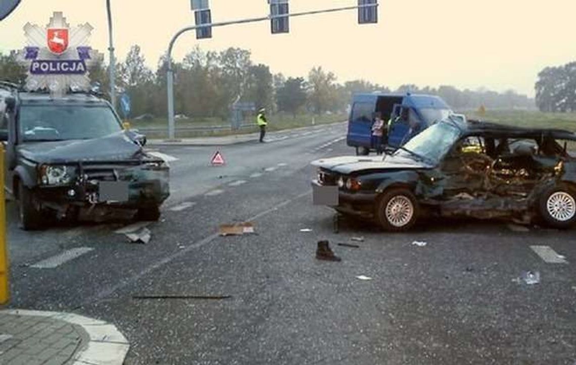 Zderzenie BMW i Land Rovera, policja szuka świadków tragicznego wypadku w Anielinie