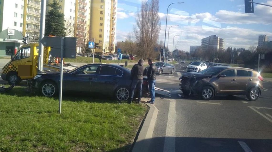 Zderzenie BMW z kią na al. Smorawińskiego w Lublinie