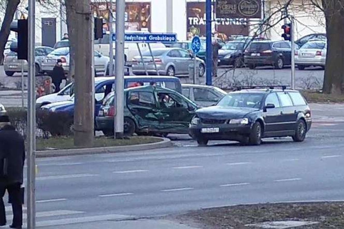 Zderzenie na Drodze Męczenników Majdanka. Moment wypadku Zderzenie na Drodze Męczenników Majdanka. Moment wypadku