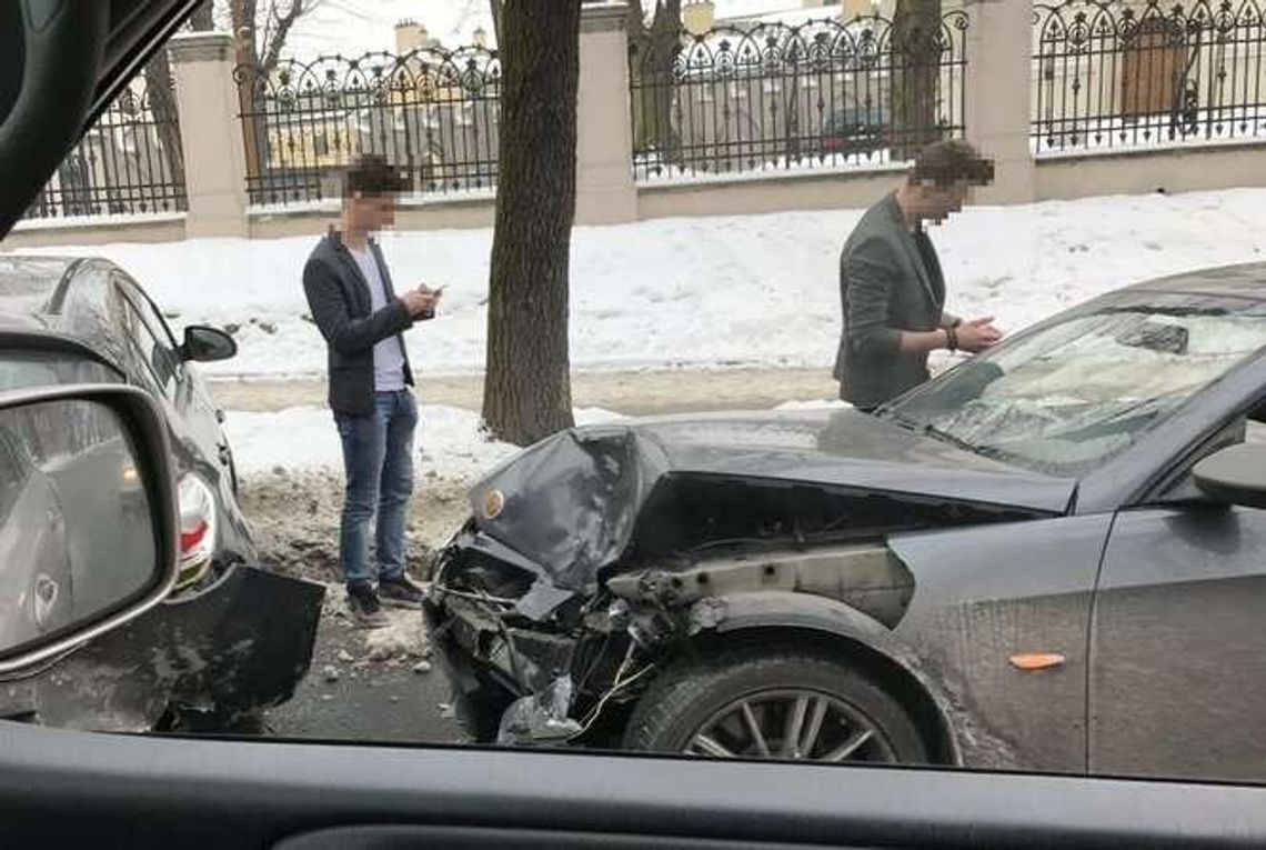 Zderzenie opla i BMW na ul. Wyszyńskiego