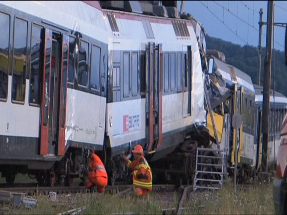 Zderzenie pociągów w Szwajcarii. 44 osoby ranne (wideo)