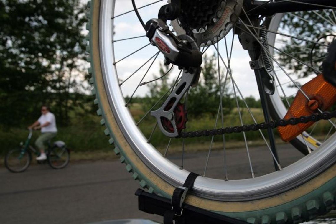 Zderzenie rowerzystów. Ranna kobieta trafiła do szpitala