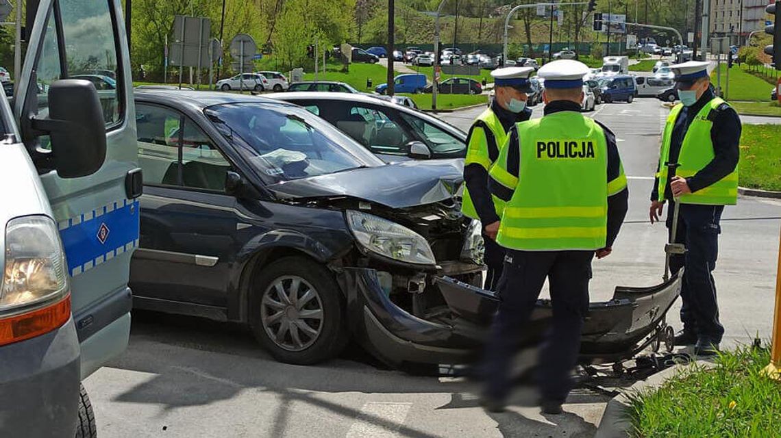 Zderzenie samochodów na skrzyżowaniu al. Kompozytorów Polskich i ul. Północnej w Lublinie