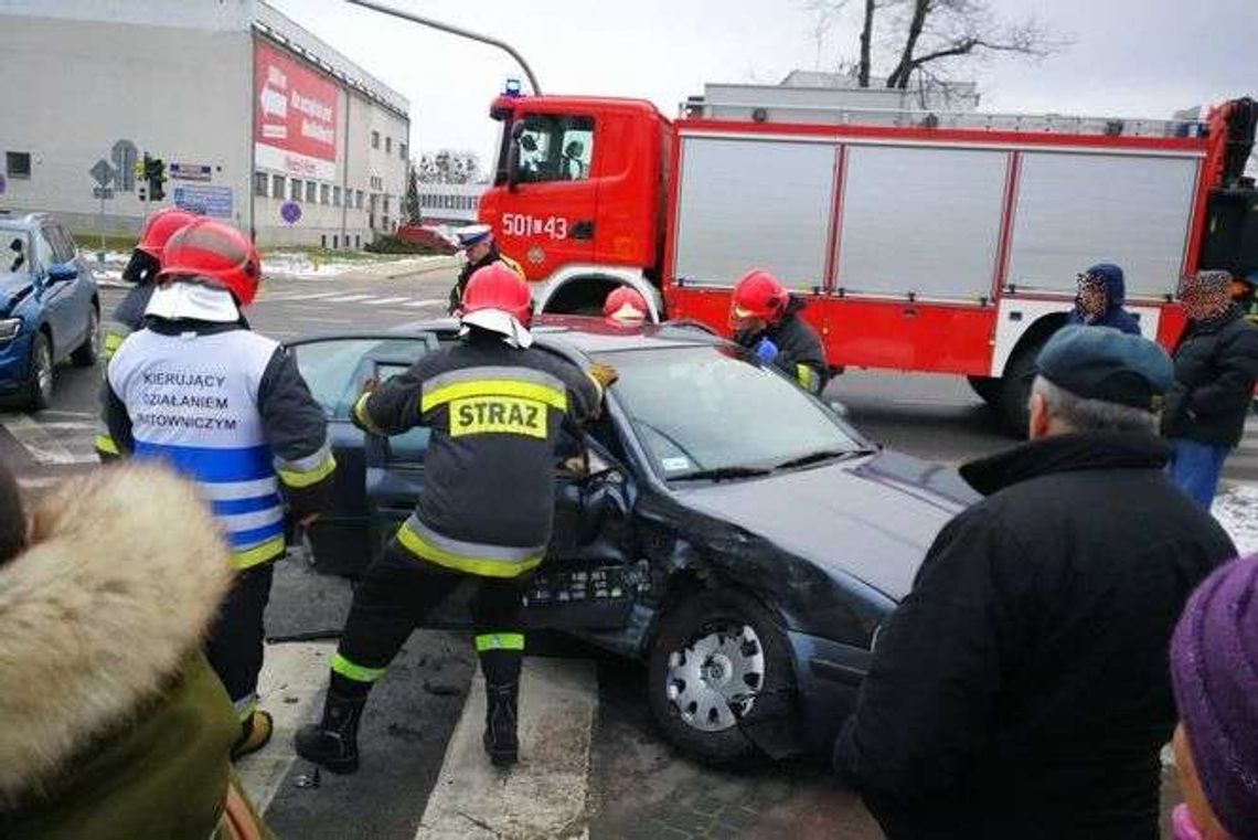 Zderzenie samochodów na skrzyżowaniu ul. Lubelskiej i Grabskiego w Puławach