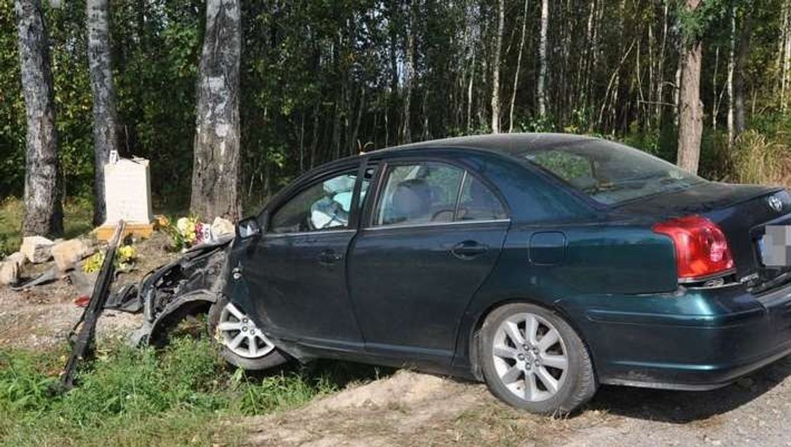 Zderzenie samochodu z kombajnem. 30-latek trafił do szpitala