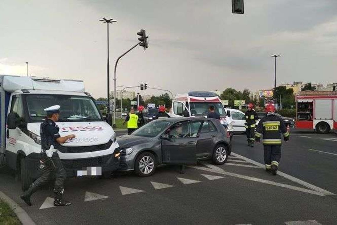Zderzenie trzech samochodów na Czechowie. Dwie osoby w szpitalu