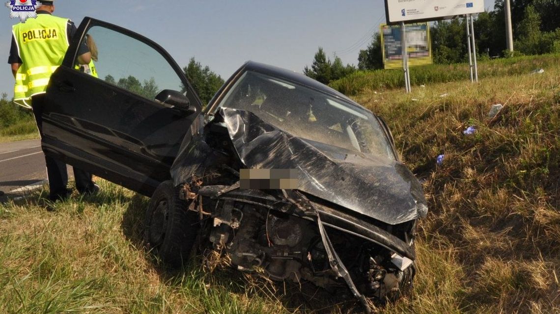 Zderzenie z dzikiem skończyło się dachowaniem Zderzenie z dzikiem skończyło się dachowaniem