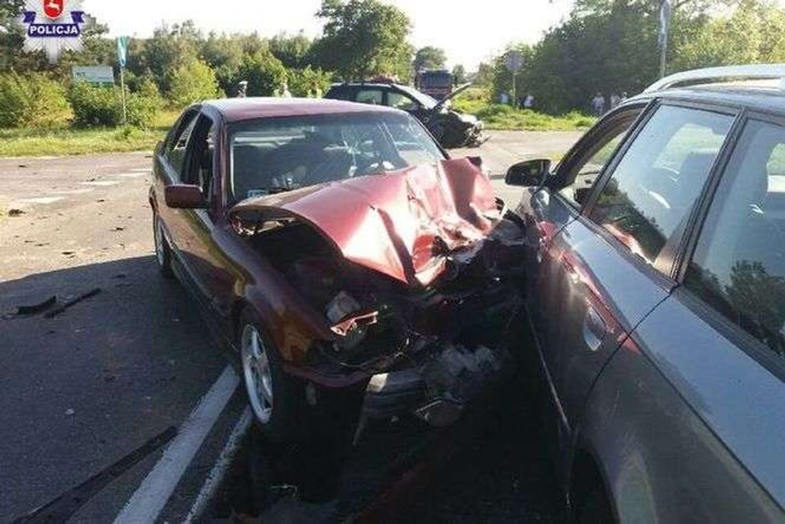 Zderzyły się trzy auta. Dwie osoby ranne