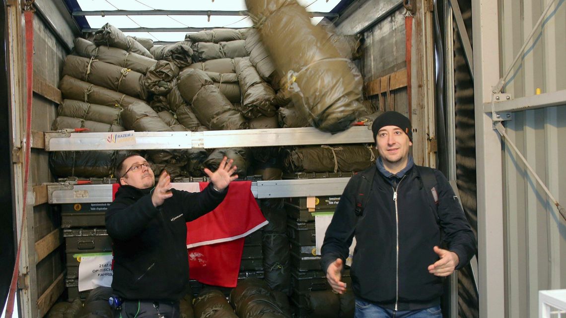 Ze Szwajcarii na Ukrainę. Międzynarodowa pomoc dotarła do Lublina [zdjęcia]