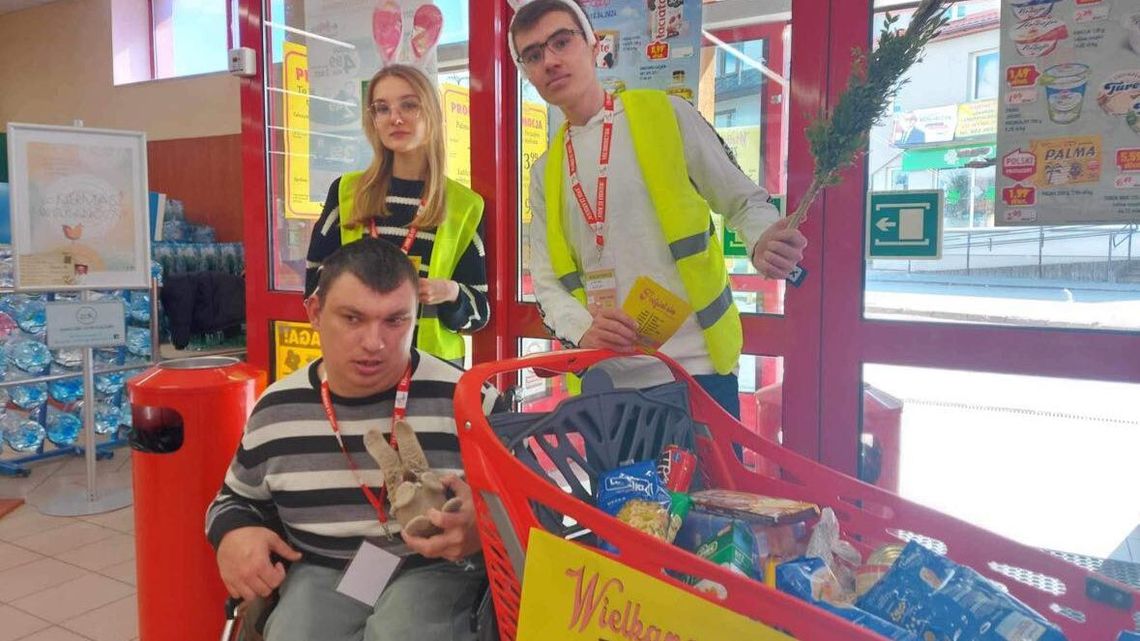 Zebrali górę jedzenia. Będą paczki na Wielkanoc