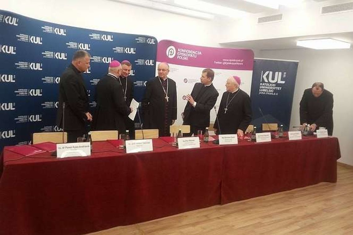 Zebranie plenarne KEP zakończone. Biskupi rozmawiali m.in. o pomocy uchodźcom