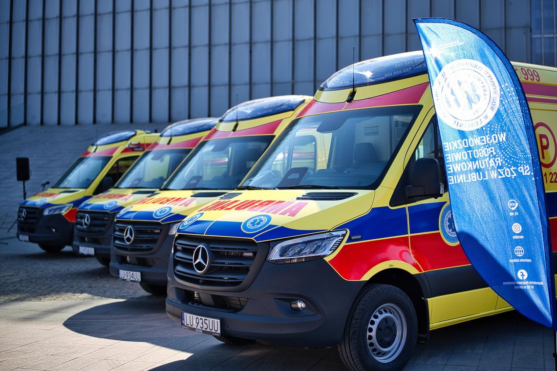 Żeby jak najszybciej pomóc pacjentom. Nowe karetki w służbie zdrowia trafiły do lubelskich ratowników