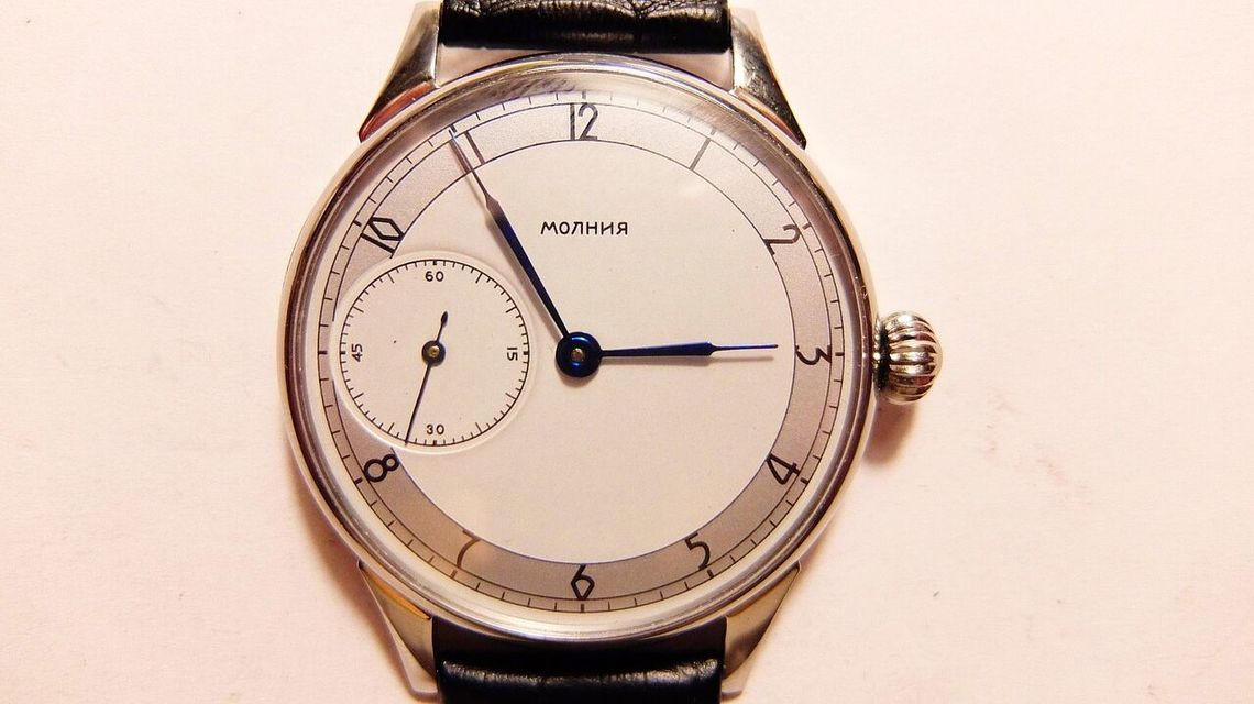 Zegarki w pracy – jakie modele pasują do biura i na spotkania biznesowe?