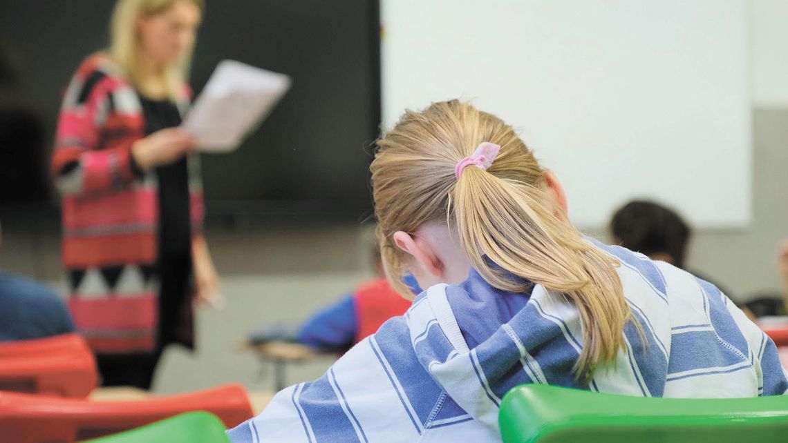 Żegnaj szkoło! Przez najbliższy miesiąc uczniowie spędzą w ławkach tylko kilka dni