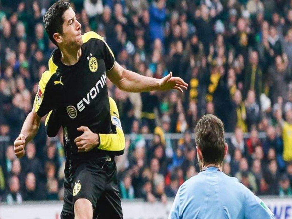 Zenit - Borussia 2:4, Olympiakos - Manchester 2:0. Zobacz dwie bramki Lewandowskiego (wideo)