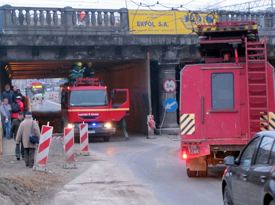 Zerwana trakcja na Kunickiego. Autobusy i trolejbusy wracają na swoje trasy Zerwana trakcja na Kunickiego. Autobusy i trolejbusy wracają na swoje trasy