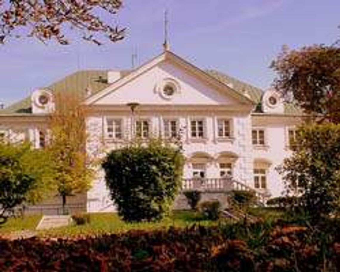 Zespół pałacowy w Gościeradowie (nr 31) - 4 głosy