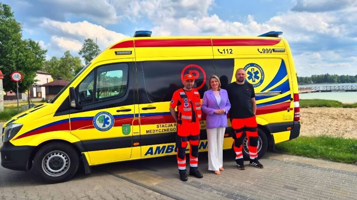 Zespół ratownictwa medycznego w Okunince. Karetka bliżej turystów nad Jeziorem Białym